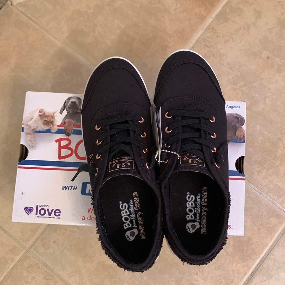 NWT Bobs memory foam slip on shoes size 9 with box